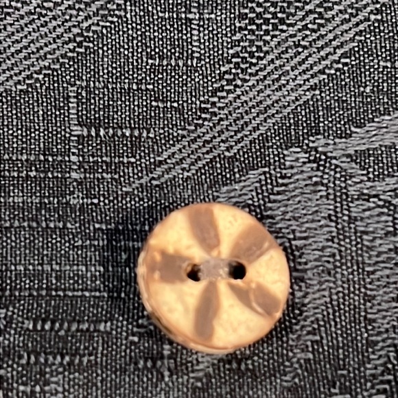 CASUAL BUTTON UP SHORT SLEEVED SHIRT (XL) - Picture 11 of 14